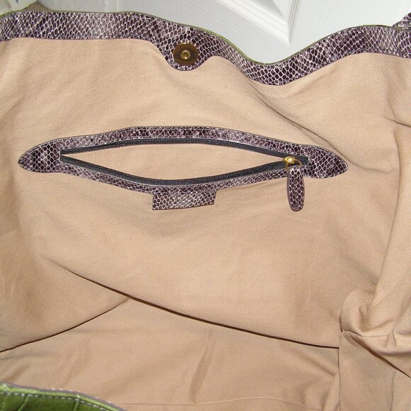 💚🐊 NWOT G.I.L.I. GREEN Croco Embossed Italian Leather Slouchy Wing Hobo - Picture 10 of 16